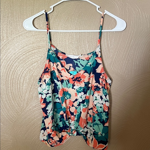 Lush Floral Top - Picture 1 of 8